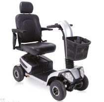 Scooter per anziani con sospensioni per uso esterno